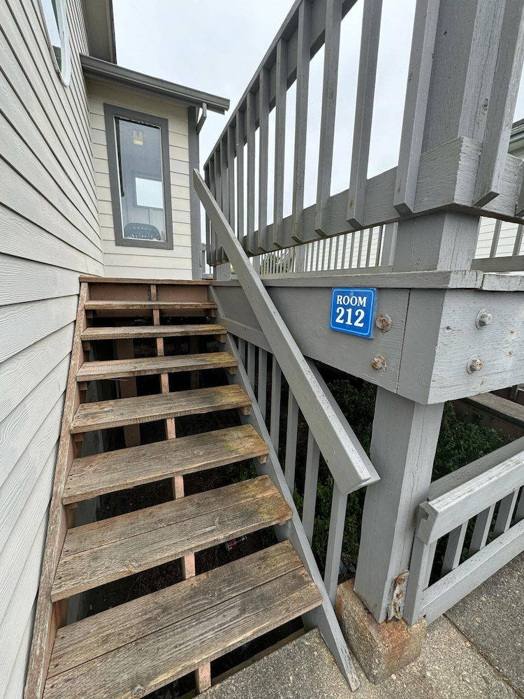 Sunset Oceanfront Lodging