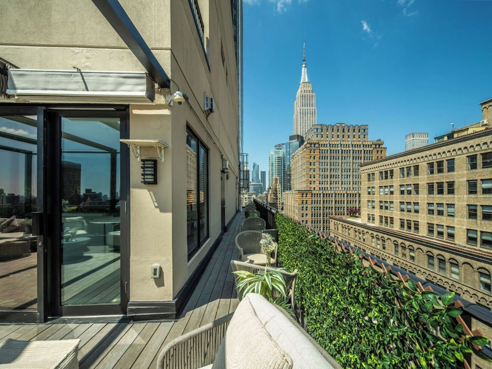 Elegant Residence at Marmara Park Avenue