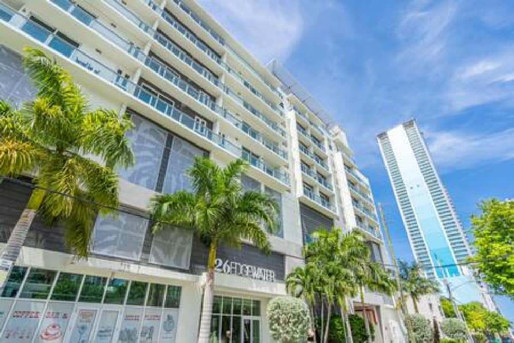 Modern 1BR Apt In Edgewater Free Parking