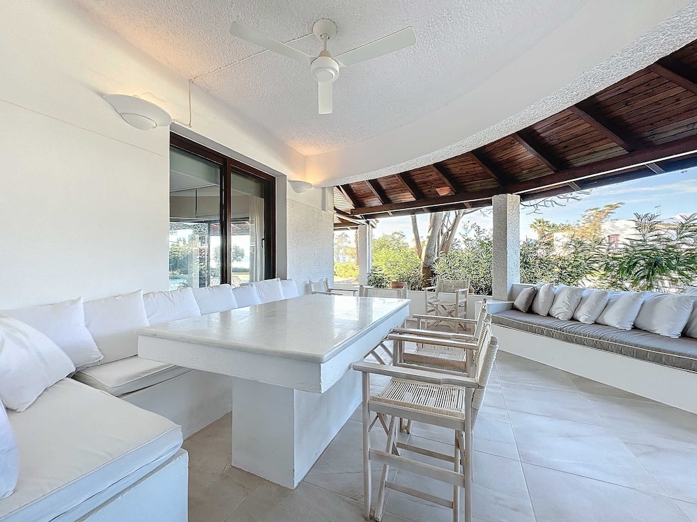 Perfect Seaside Villa Large Pool Boat Dock