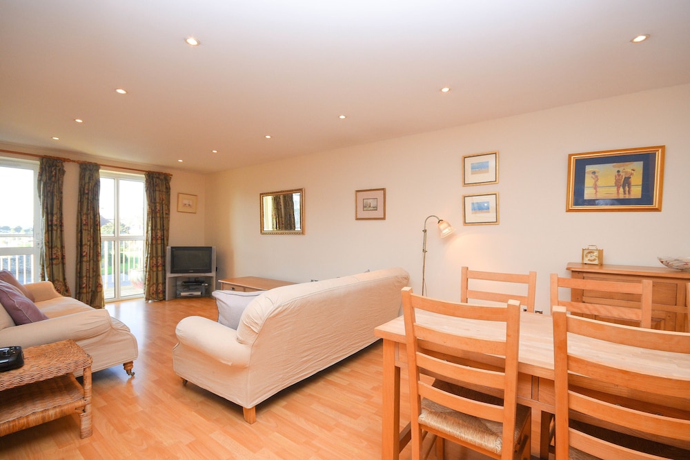 Town or Country - Greenwich Apartments