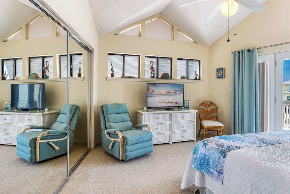 Salty Dog by Southern Vacation Rentals