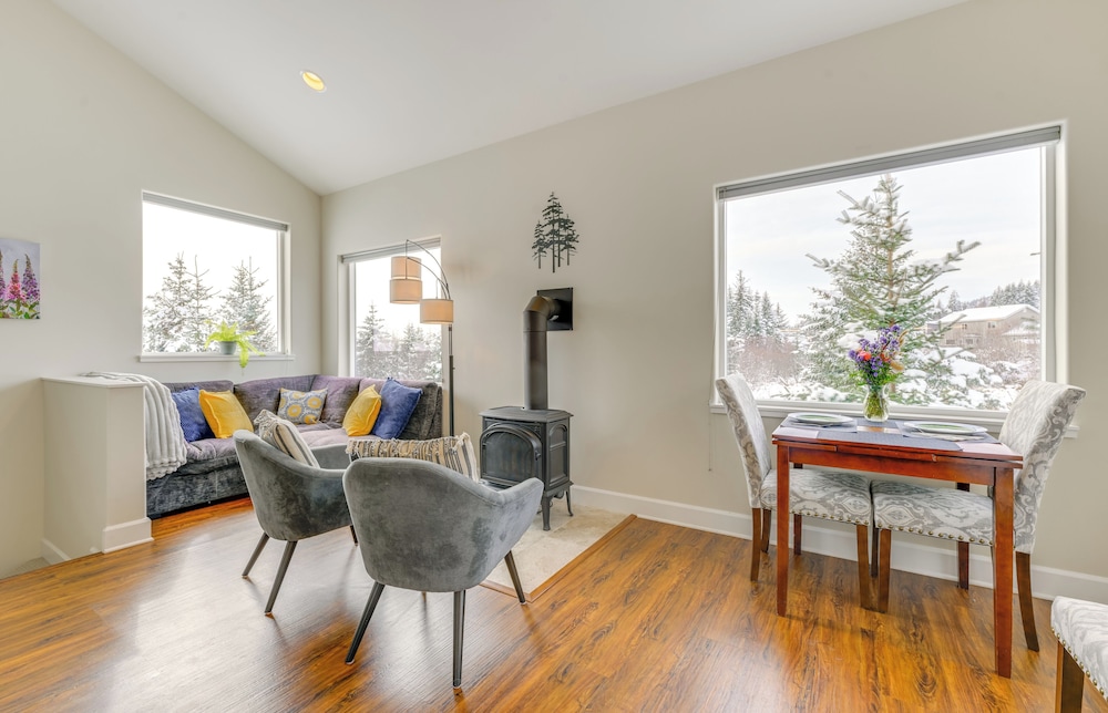 Scenic & Cozy 'sweet Northern Comfort' in Homer!