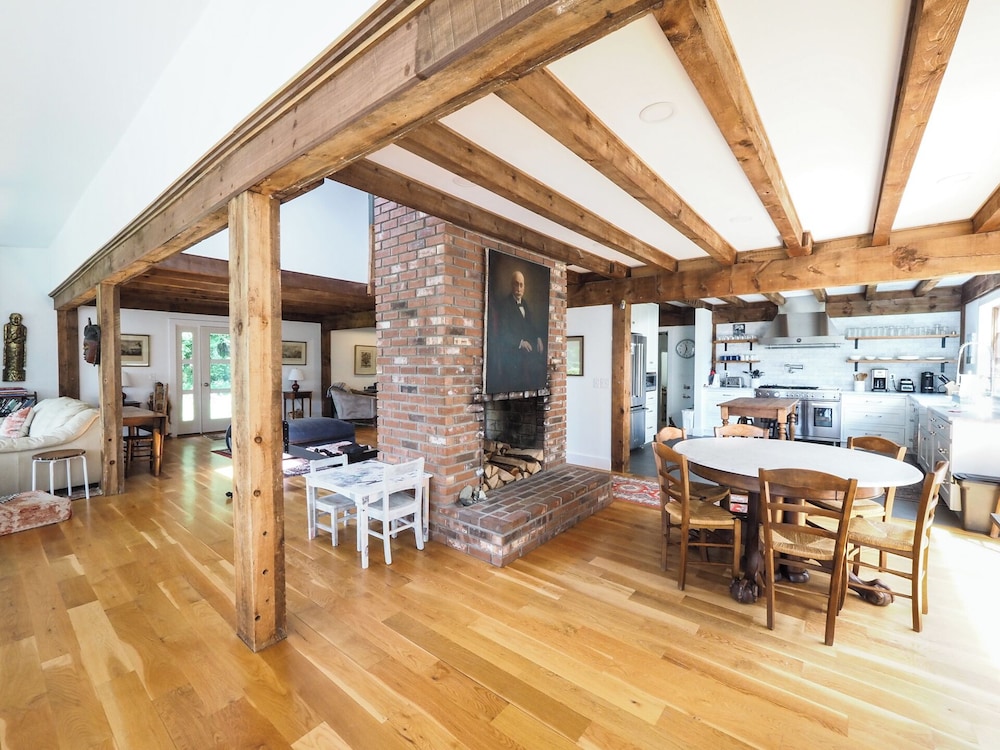 Charming 6 Bdrm Countryside Stay