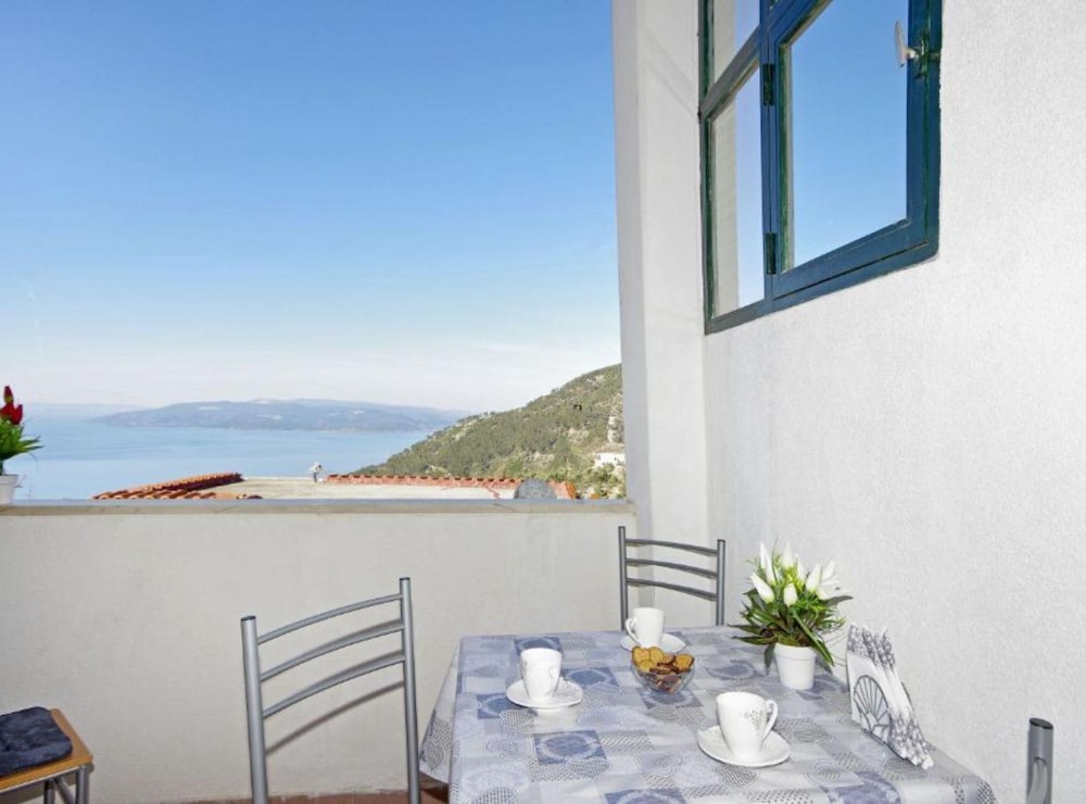 Sea View Top Hill