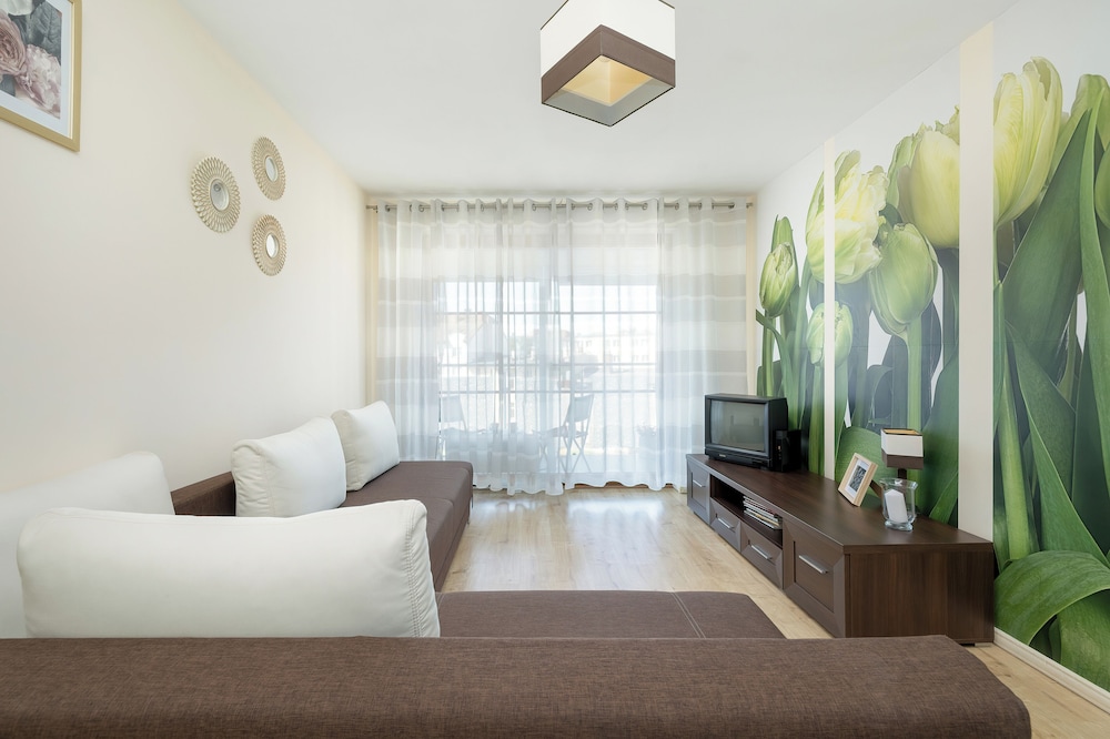 Cosy Kolobrzeg Apartment by Renters