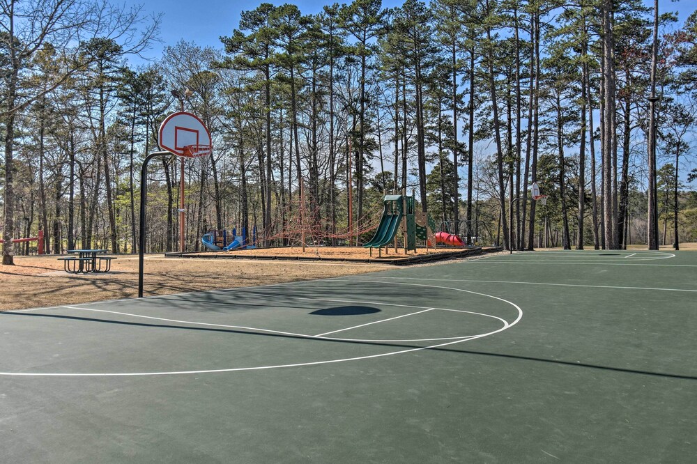 Walk to Lake Desoto: Hot Springs Village Retreat!