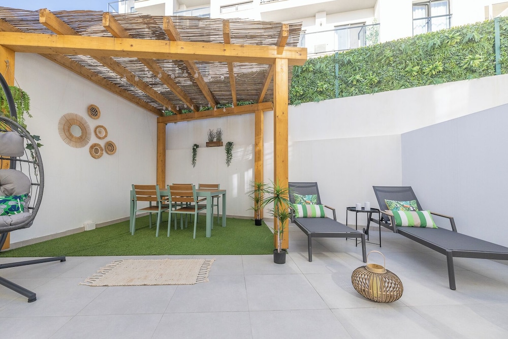 Roots Apartments