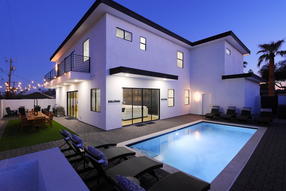Luxe - Nouveau - Sparkling Pool - Walk to Old Town