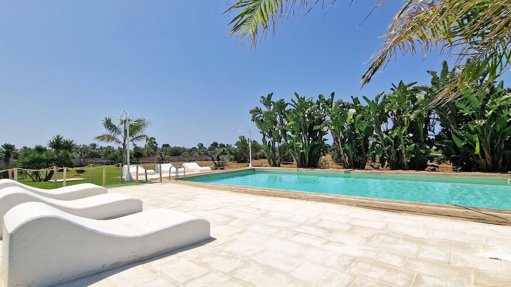 Villa With Swimming Pool Sleeps 8 Three Bedrooms