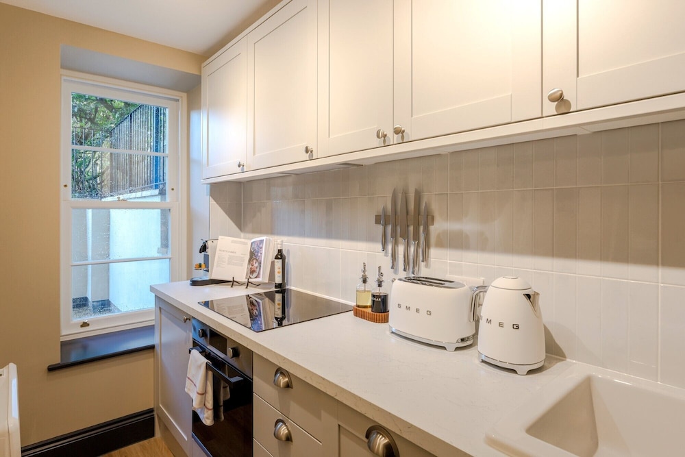 Your Apartment - Pembroke House