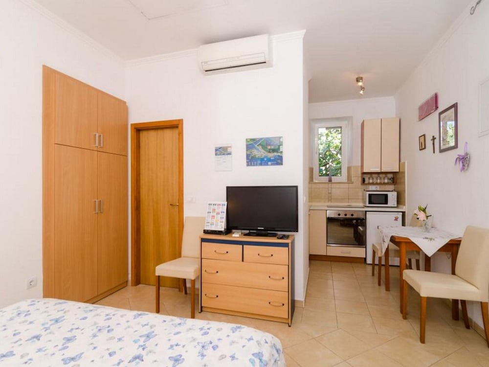 Apartments and Room Frane - Studio With Terrace photo 5