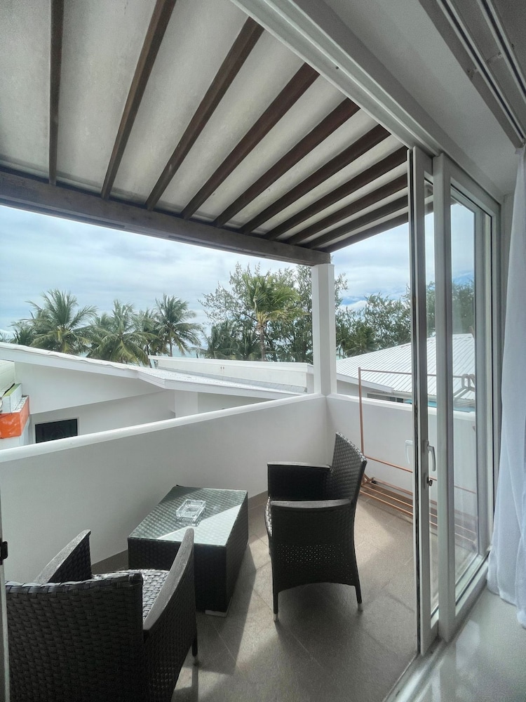 Calypso Beach & Dive Resort