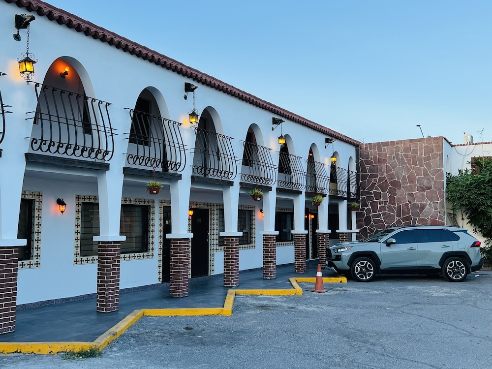 Nuevo Laredo Vacations - Hotel  Suites Hacienda Santa Maria - Property Image 12