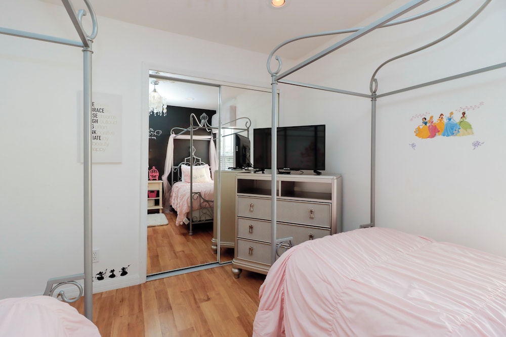 7 Bedrooms Perfect For Large Families Or Groups!