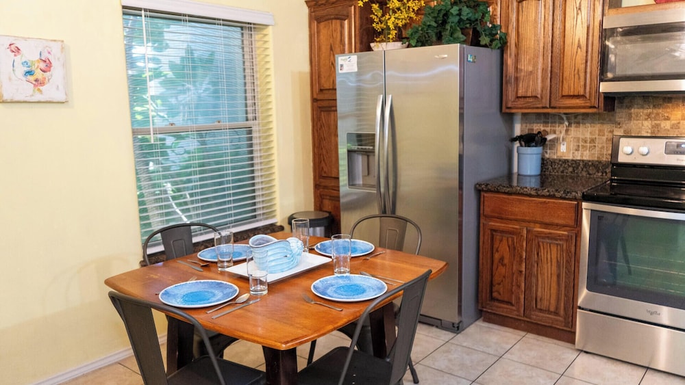 Island Condo - 1st Floor - Pool - Patio