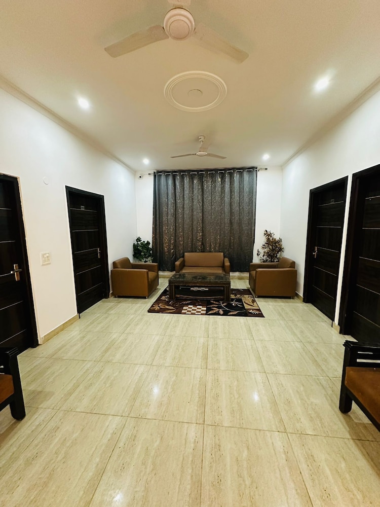 V Rooms