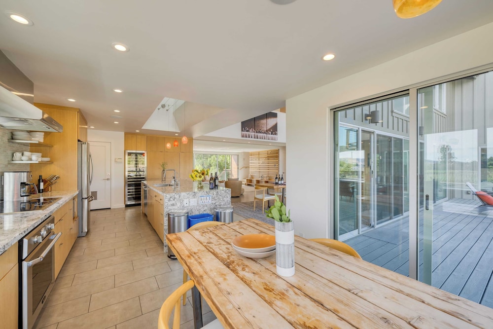 Coplan Vineyards by Avantstay 10-acre Estate w/ Pool, Spa, Bocce & Designer Interiors