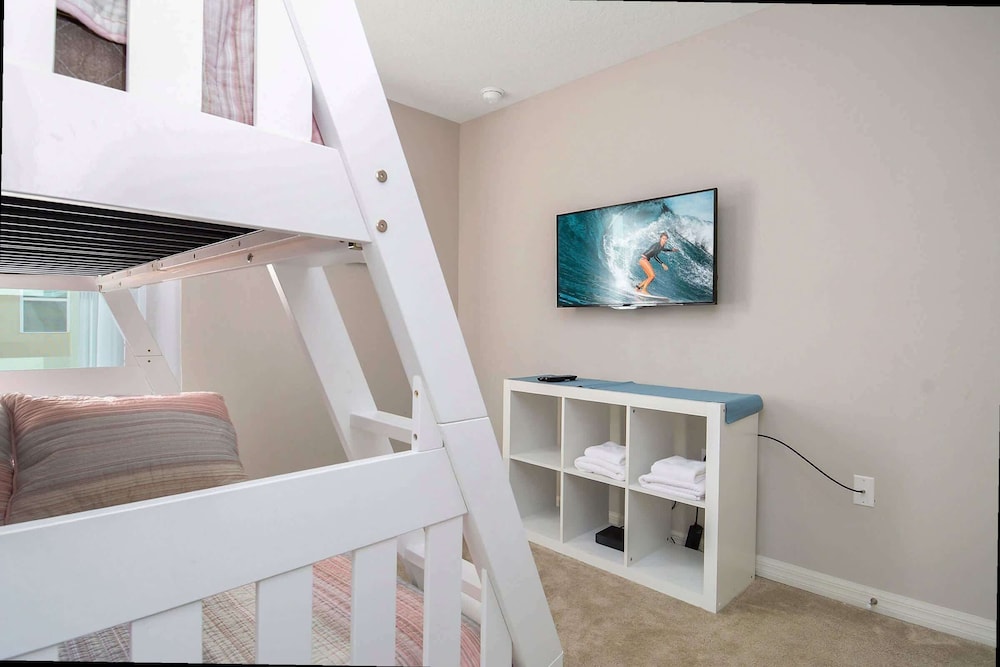 Modern 4BR Townhome Near Disney in Gated Resort