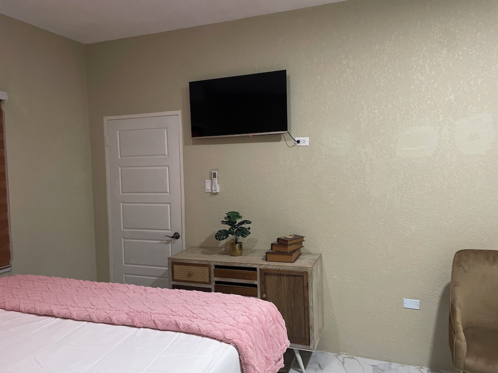 360 Rokview Suites