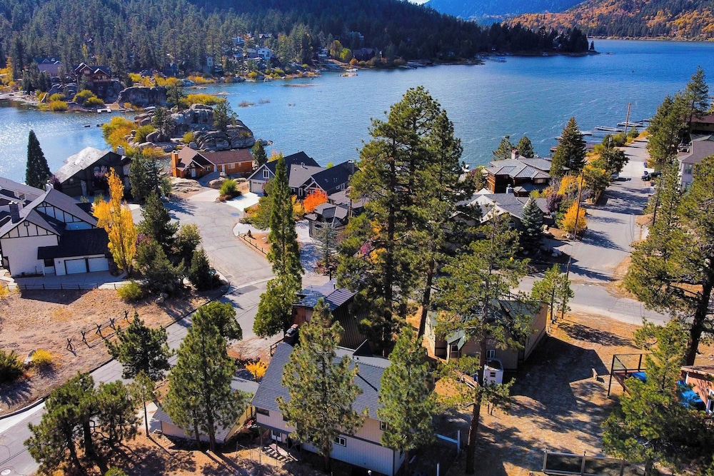 Lakeside in Bearadise by Avantstay Gorgeous Mountain Cabin in Boulder Bay!
