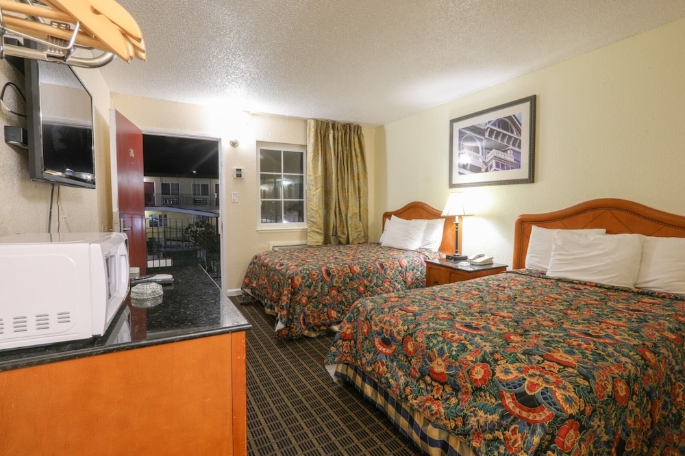 Vallejo Vacations - Motel 7 - Property Image 34