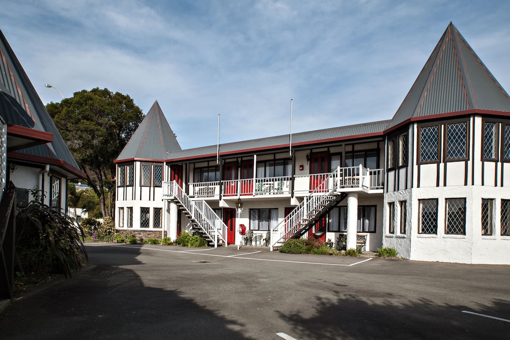 Hotel Castles Motel - Image 1