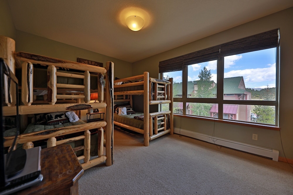 Winterstar Townhome 3 Bedroom Townhouse by RedAwning