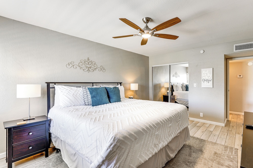 Walk to Old Town: Scottsdale Condo w/ Pool Access!