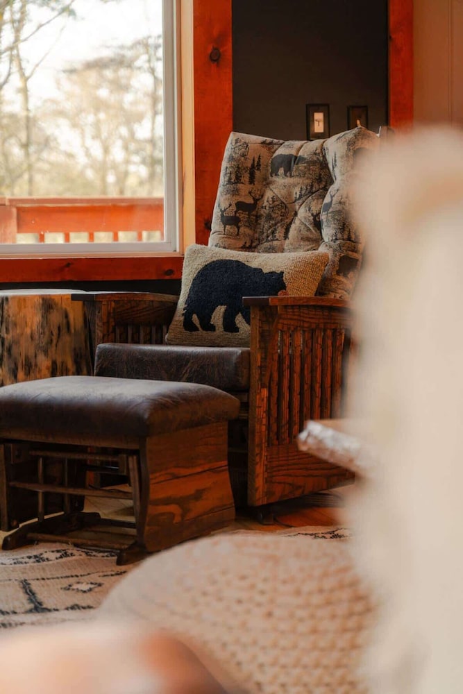 Cozy Cabin With Hot Tub - Near all in Hocking Hills
