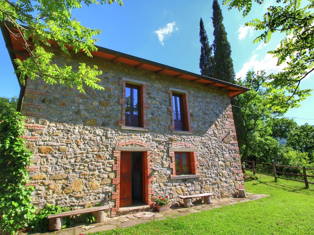 Striking Farmhouse, Ortignano view 4