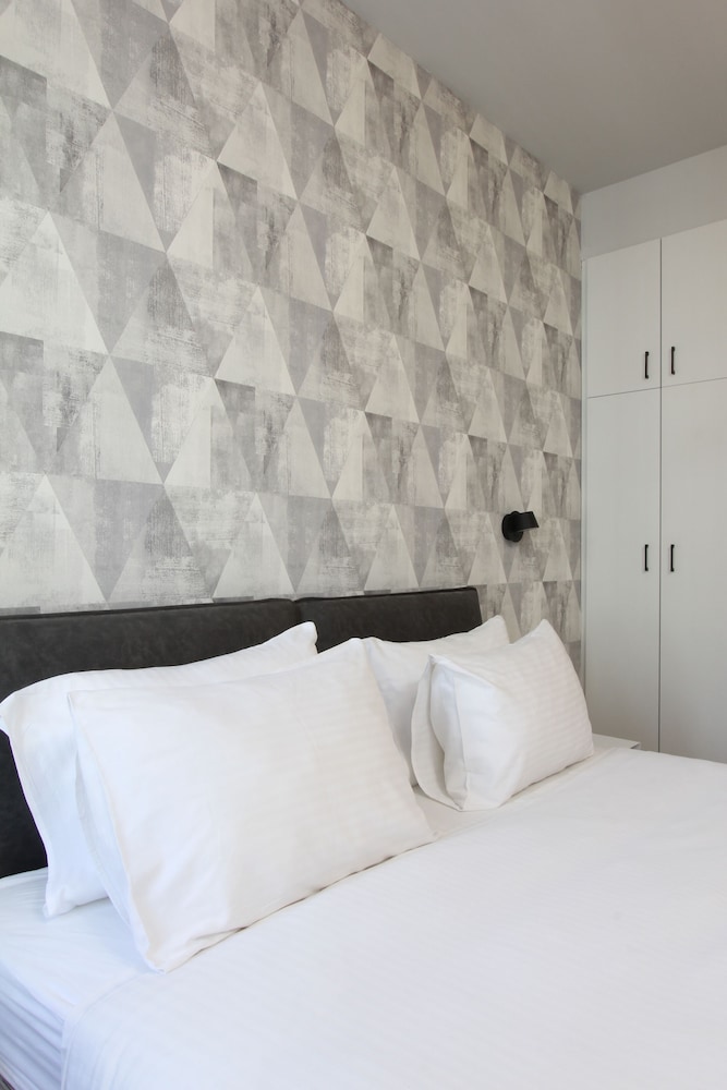 1 BR Apt TLV TAU by Sea N' Rent