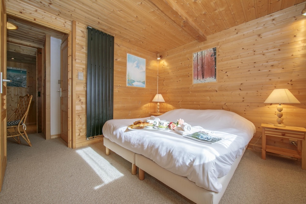 Chalet Du Croz RJ in Le Tour Argenti re