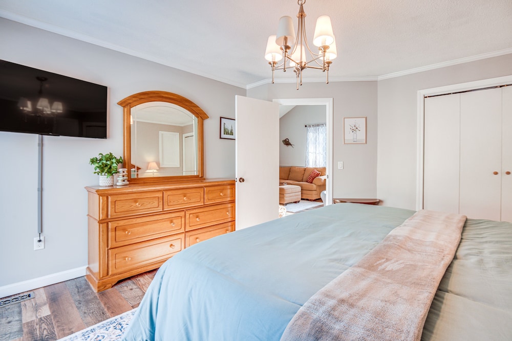 Quiet New Hampshire Getaway w/ Game Room!