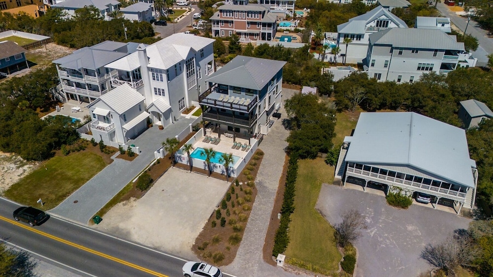 Four Blue Palms 7 Bedroom Home by RedAwning view 3