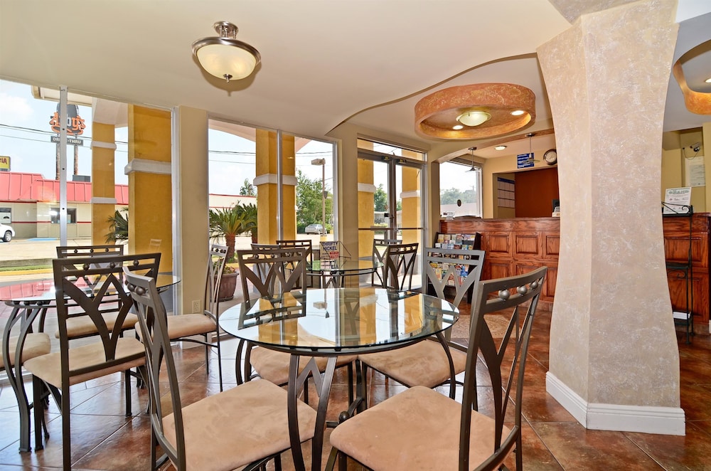 Americas Best Value Inn Alexandria - Property Image 5