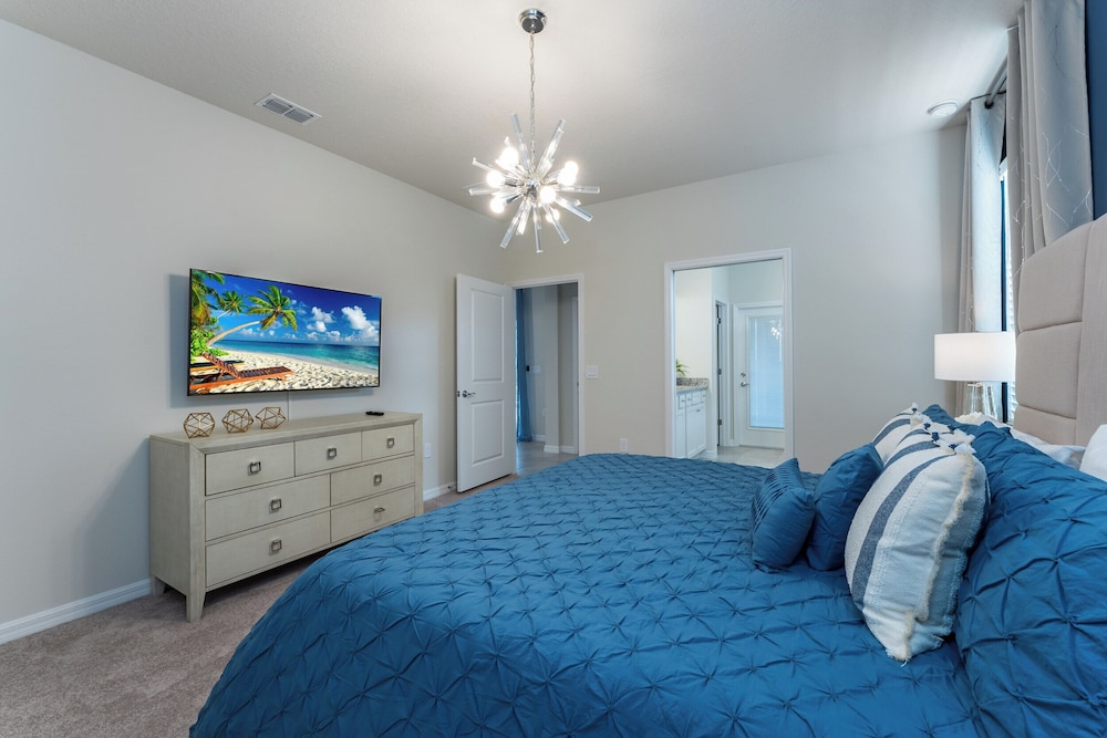 Amazing 8BR Villa by Disney Pool Theater