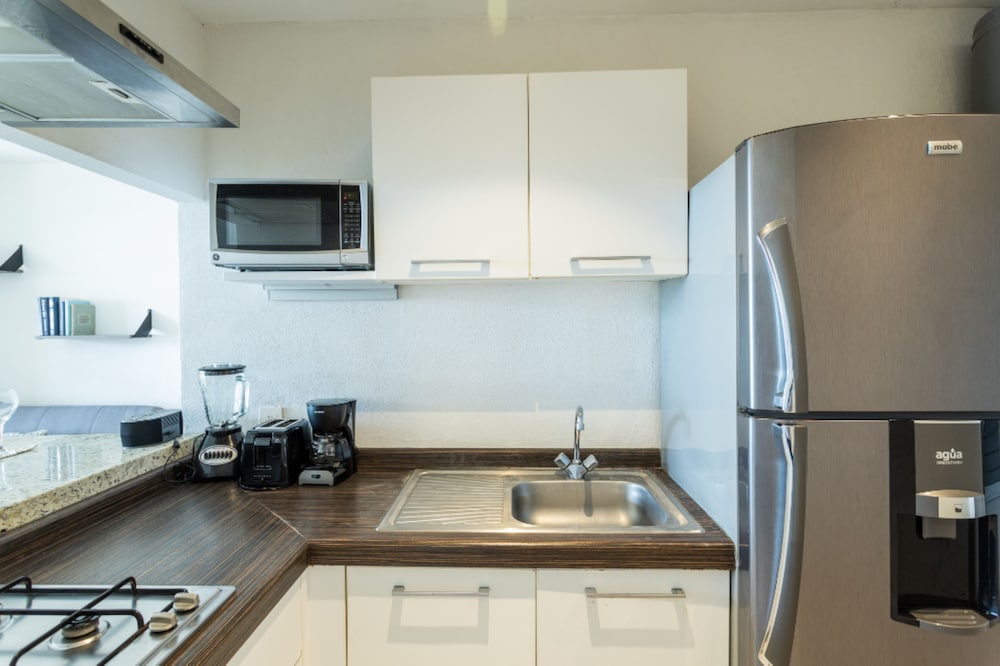 OCEAN beachfront 4 BDR -Amazing Oceanview