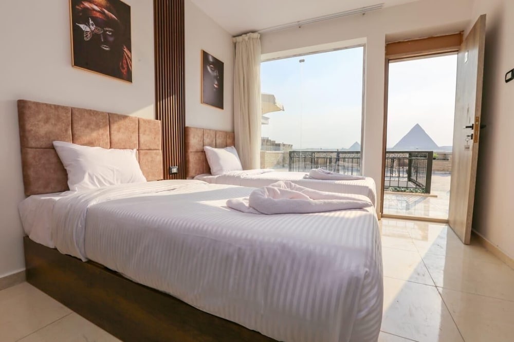 Point Pyramids View Inn