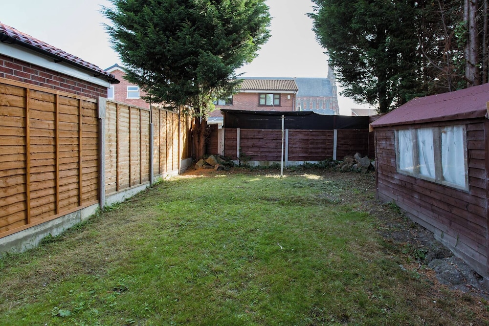 2 Bedroom Holiday Home Eith 3 Beds & Sofa Bed Near Manchester City Stadium
