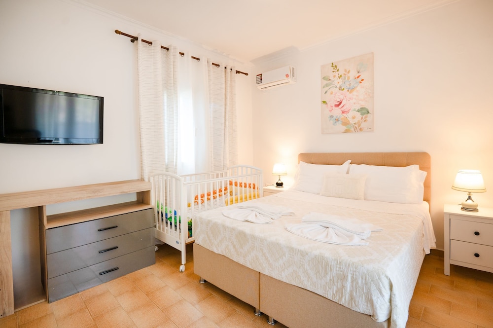 Anastasios Holiday Home