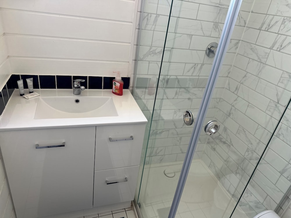 Charming 3 Bedroom Home in Garran, Perfect for Families and Groups