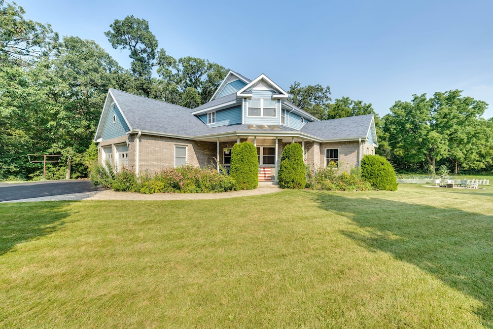 Rockford Vacations - Spacious Beloit Retreat: Close to Parks  Trails! - Property Image 1