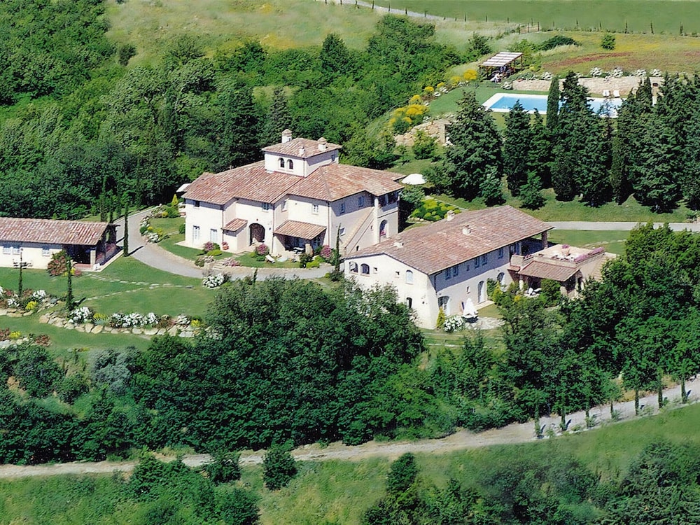 Apartment in Tuscany With Pool & Golf