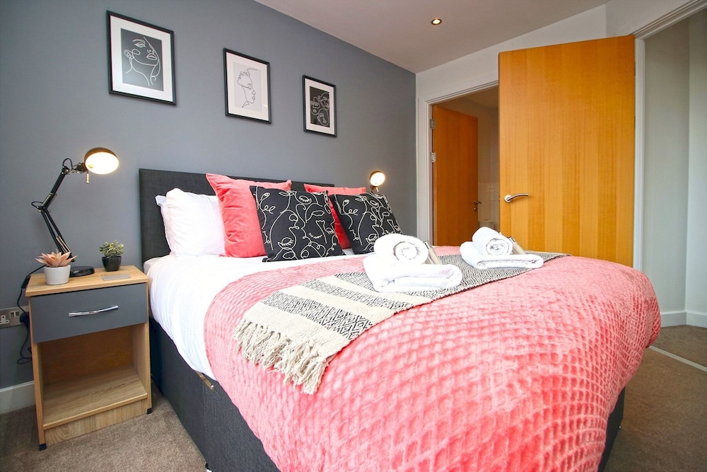 Bristol City Centre - 2 Bedroom Apartment - Marsh House view 2