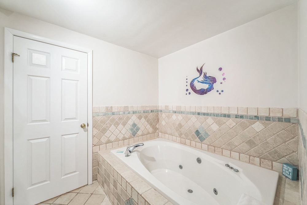 Hudson 76i - A Stylish Mountain Retreat 2 Bedroom Townhouse by The Summit at Gore Mountain