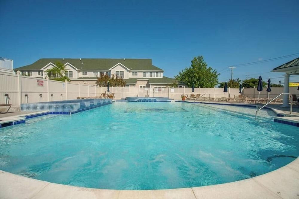 Sandy Bottom Circle 904