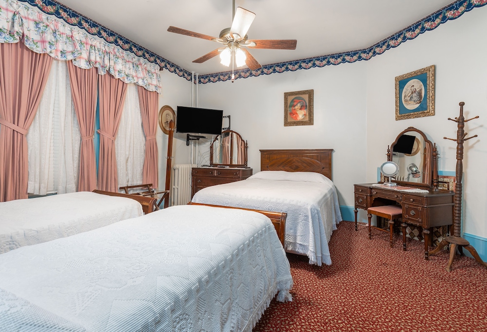 Antoinette's Apartments & Suites