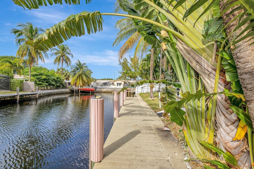 Poolside Paradise Dock & Pool!