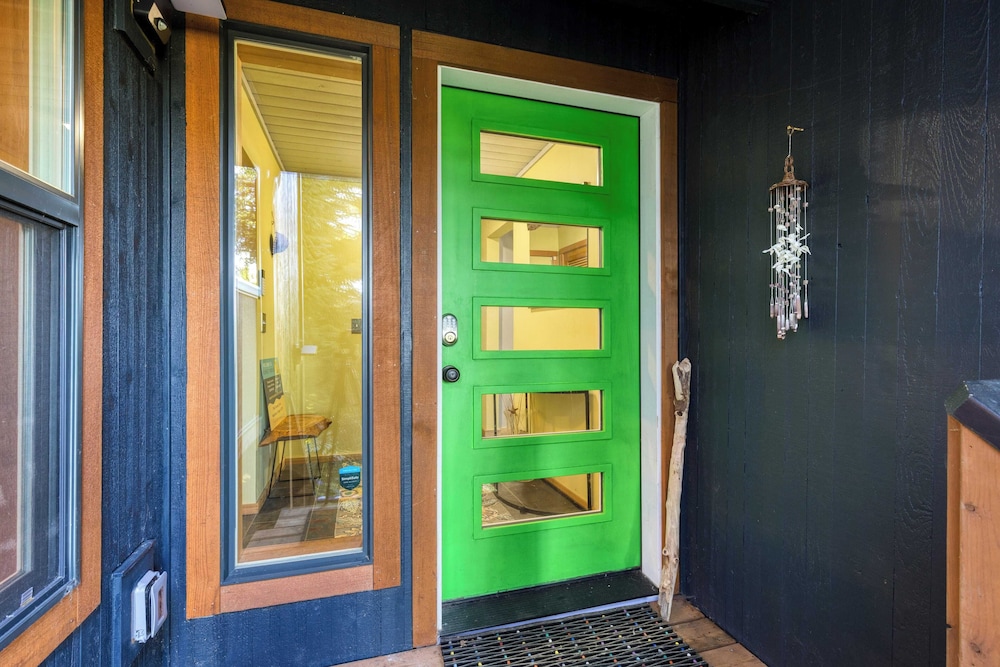 Coastal Escape w/ Balcony, Firebowl & Ocean Views Near Manzanita Sunset House by Avantstay